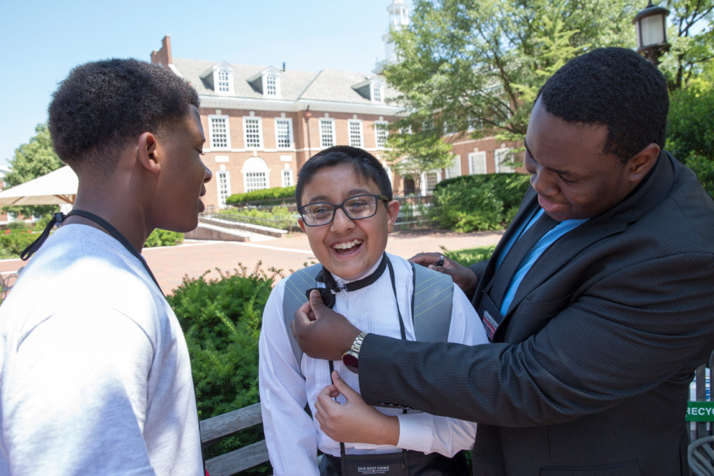 Cooke Young Scholars explore the Johns Hopkins University campus as part of the Foundation's 2016 Welcome Weekend event.