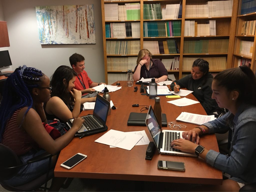 Cooke Scholars work on research projects at Foundation-sponsored summer programming.