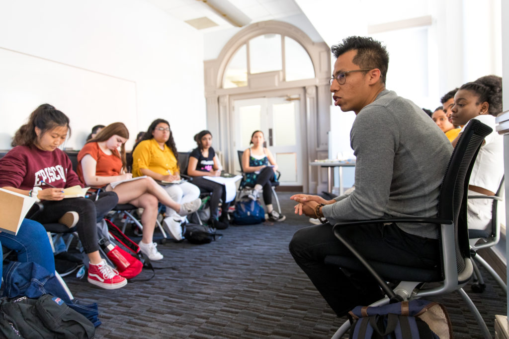 Cooke Scholar Luis Rosales speaks with Cooke Young Scholars about college.